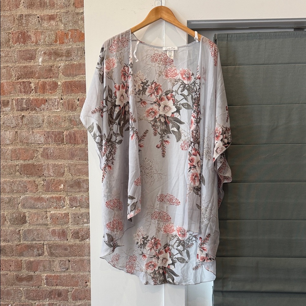 Emory Park Sheer Floral Kimono in Light Gray and Pink